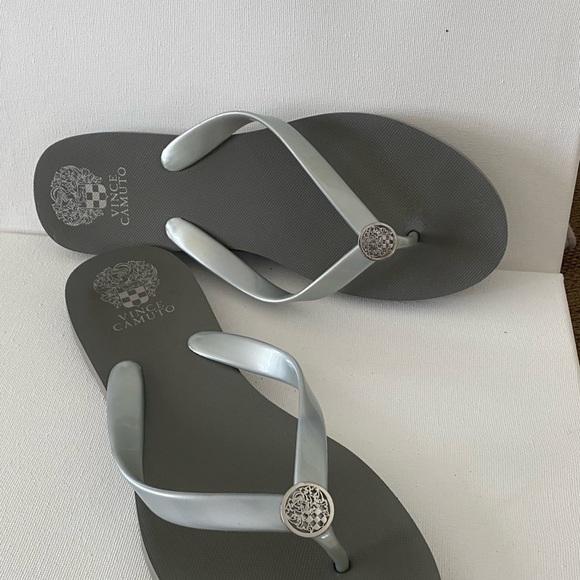Vince Camuto flip flops size 10 - Picture 4 of 5